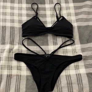 Kendall+Kylie bikini black
